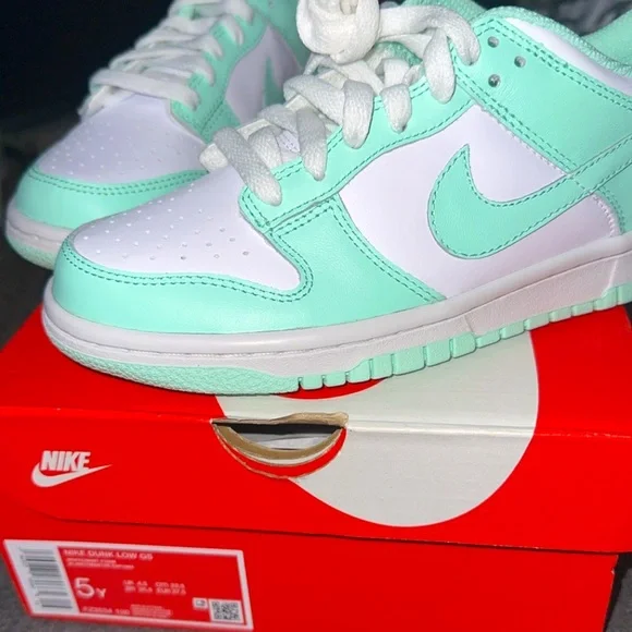 Nike Women’s Dunks - Picture 1 of 4